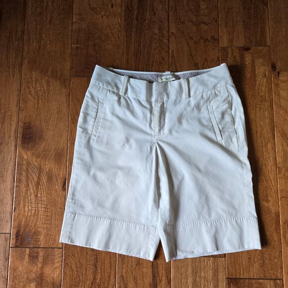 Banana Republic Women's Size  2  Martin Fit White Shorts - Picture 1 of 9